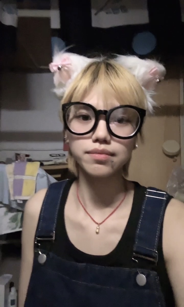 玉灵圆框眼镜自拍